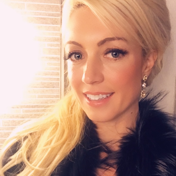 Meet your Posher, Elizabeth - Picture 1 of 1